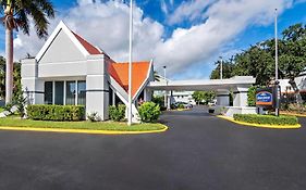 Howard Johnson By Wyndham Vero Beach / Downtown
